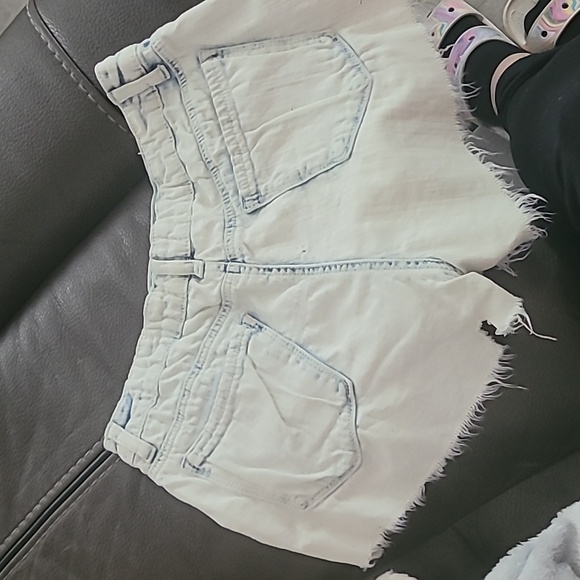 Altar’d State Cloud Wash Distressed Denim Jean Shorts Size 27 - Picture 6 of 8